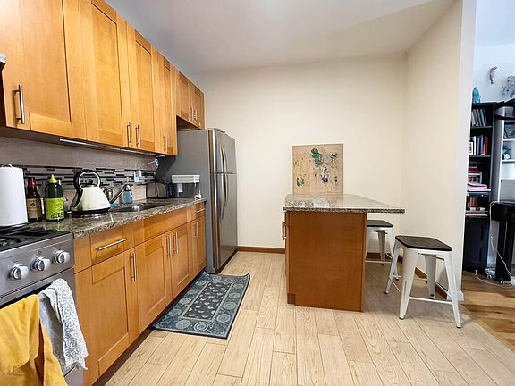 3rd image of 137 23rd St Floor 2