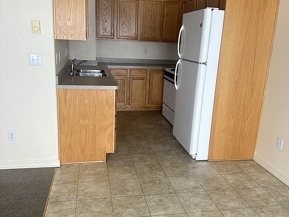 4th image of 19 C Ave APT 4