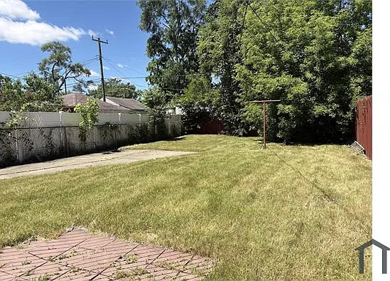 19321 Cliff St — Photo 10
