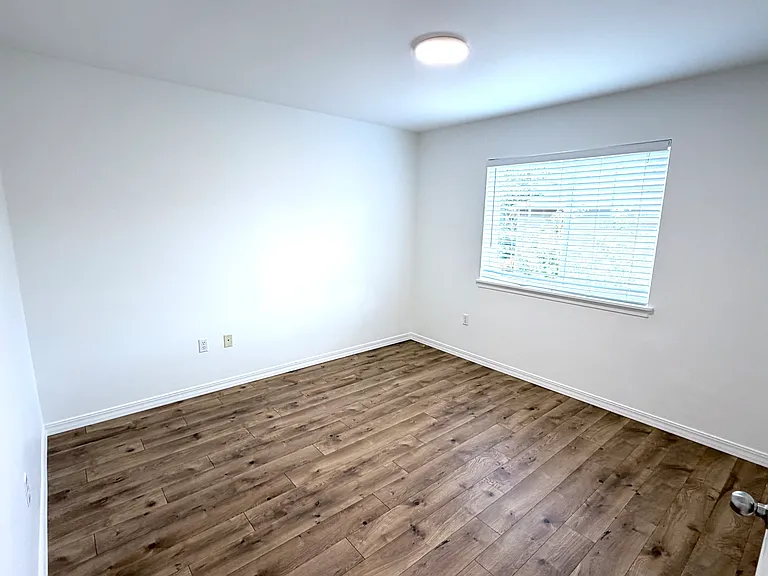 3430 S 283rd Ln — Photo 7