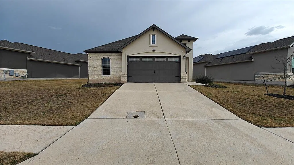 3 bed, 2.0 bath, 1639 sqft, $2,100 — Photo 2