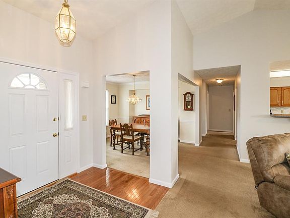 3rd image of 3055 Crowfoot Dr