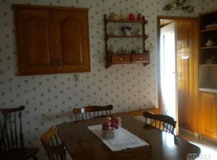 7 Michigan Dr, Hicksville, NY 11801