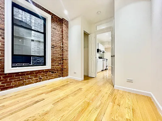 Rented by HOLTON REAL ESTATE INC. | media 14