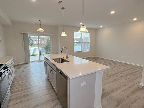 5th image of 8678 Pioneer St