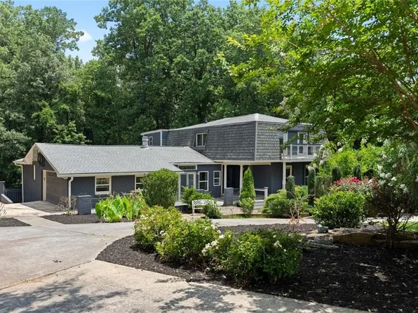 212 Kings Row NE, Marietta, GA 30067