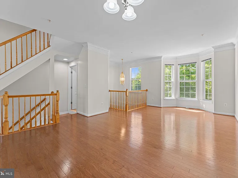 702 Anoosh Ct — Photo 9