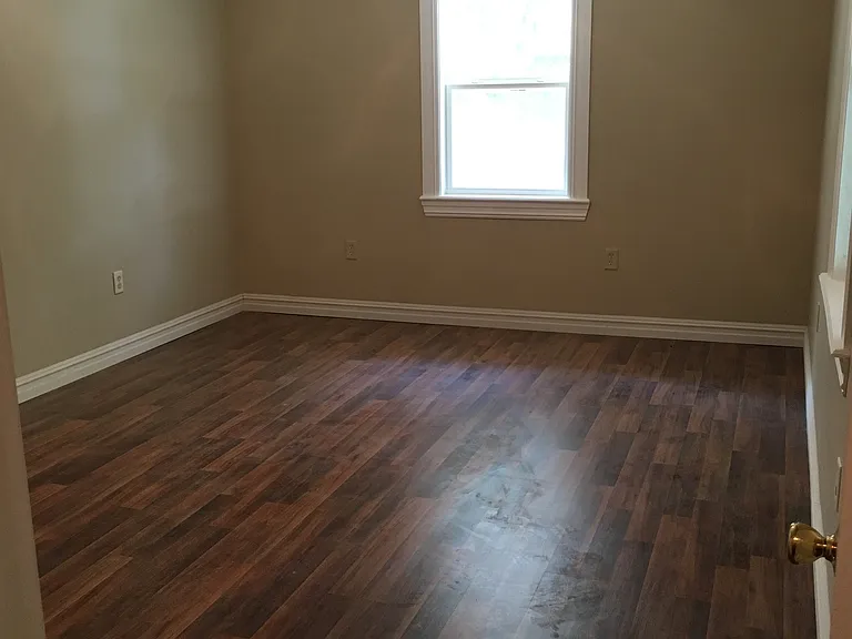 903 E 5th St — Photo 10