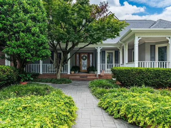 105 Black Thorn Dr, Jonesborough, TN 37659