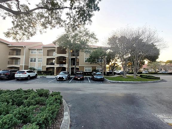 2nd image of 220 SW 116th Avenue #15-307