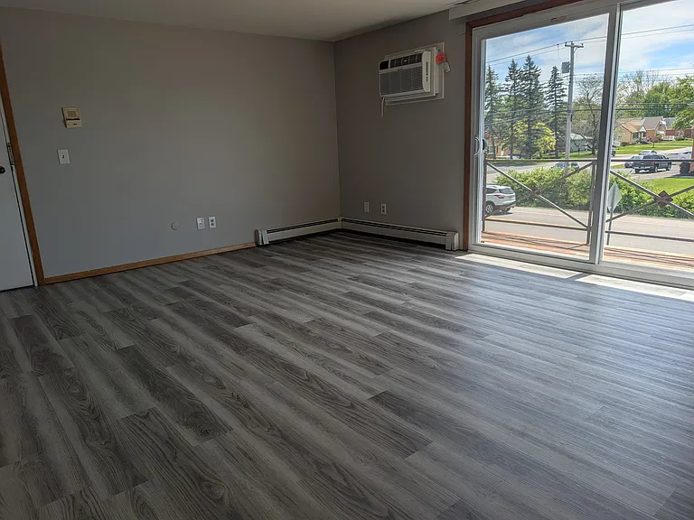 1240 Center Rd — Photo 7