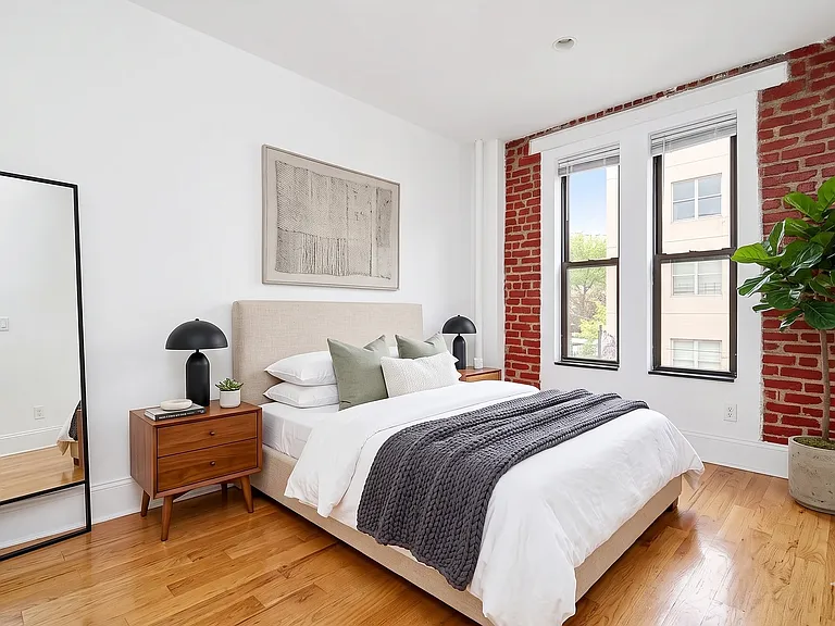 378 S 4th St #10 — Photo 3