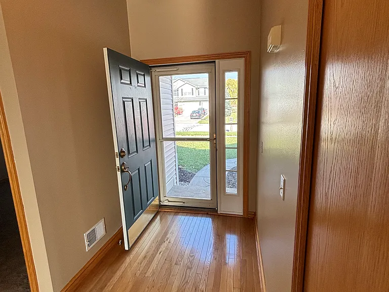 E Greenwood Dr — Photo 32