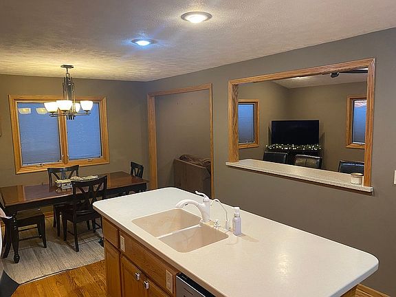 5th image of 10 Owens Dr