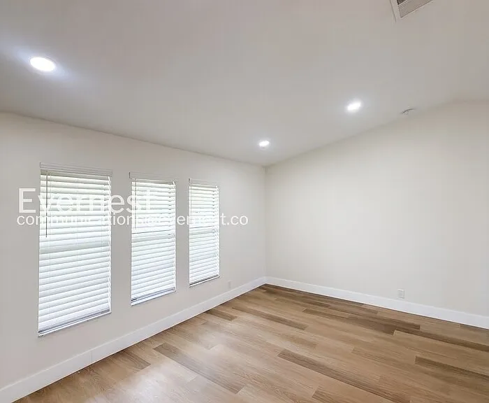 1304 SE 11th St — Photo 7