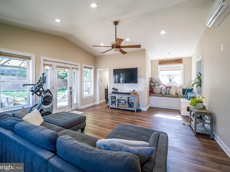 6712 New Hope Dr — Photo 10