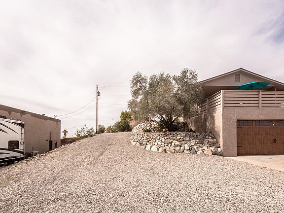 3rd image of 2720 Huntington Dr
