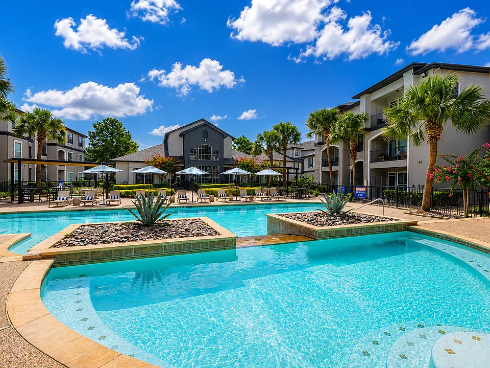 Aura at Westchase