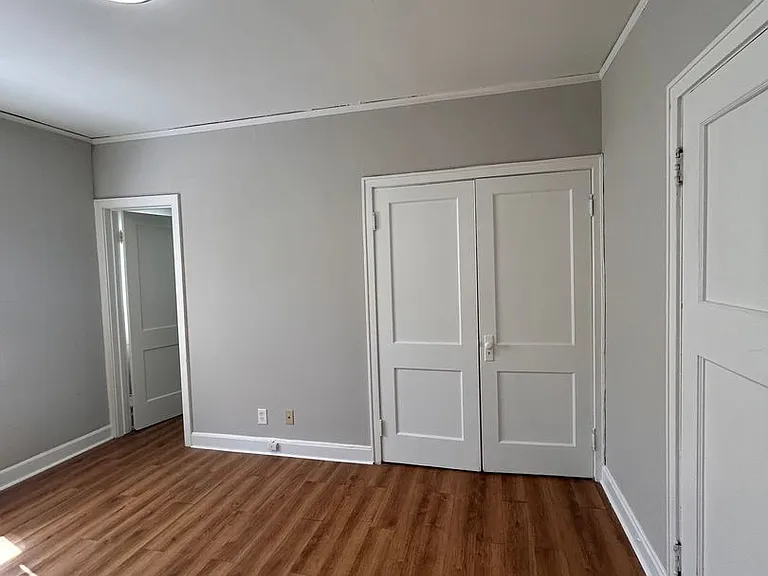 Lower East Side Milwaukee Studio and One bed Apartments- Flexible Lease Terms — Photo 7
