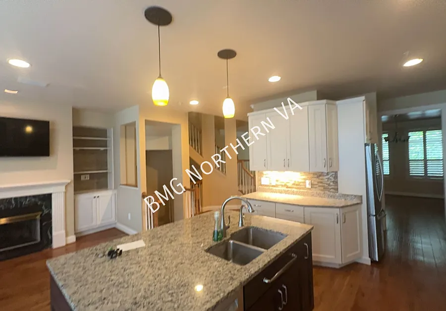 Stunning 3 BR / 3 BA / 2 Half BA in West Market near Reston Town Center — Photo 4