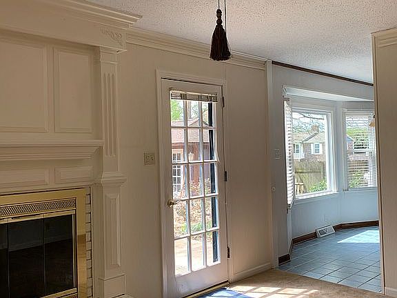 5th image of 916 Cornelia Dr SE