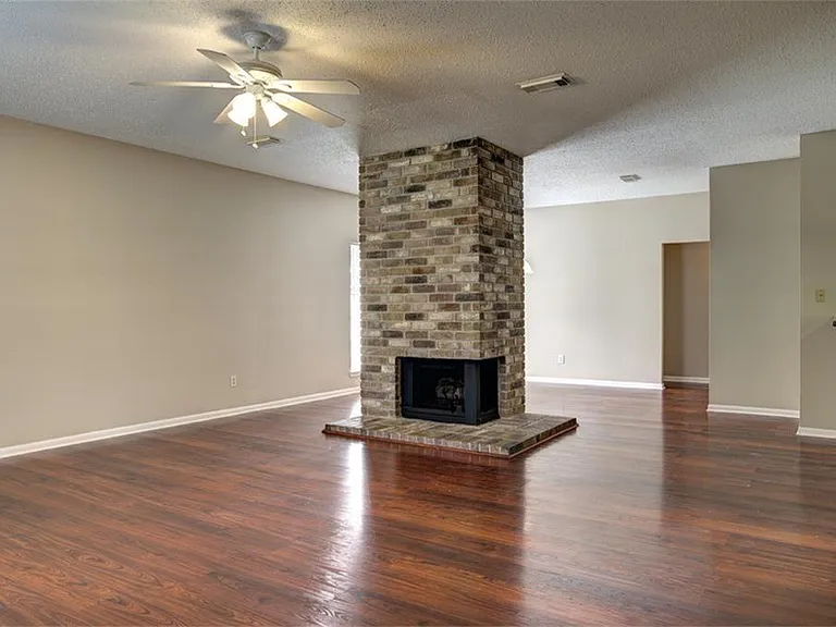 11 Cottage Grove Pl — Photo 7