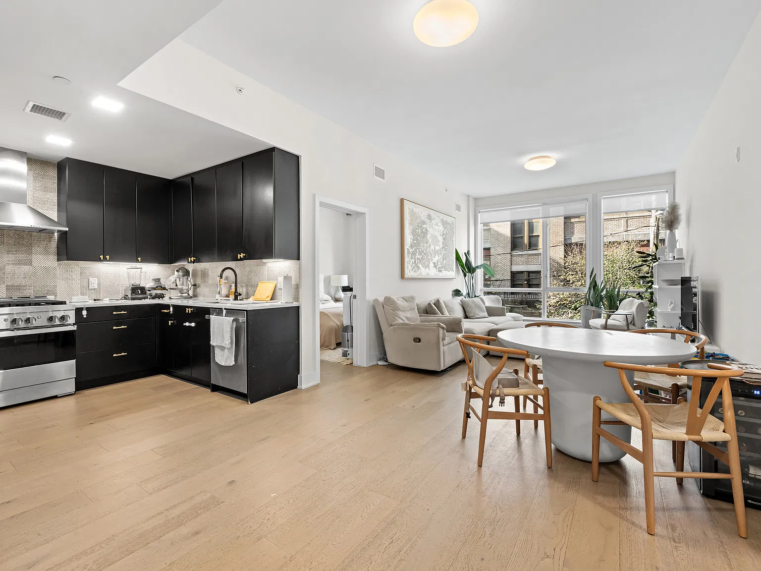 2 bed, 1105 sqft, $5,300 — Photo 4