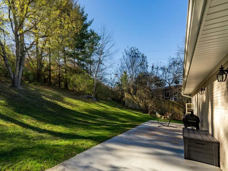 2 Lambeth Ct — Photo 11