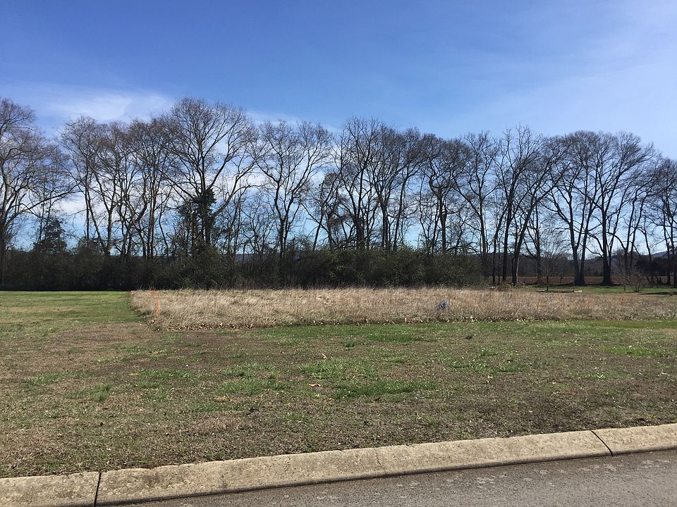 1st image of 8 Hazelwood Ln