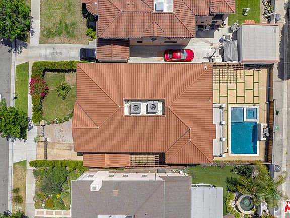 4th image of 309 S Clark Dr