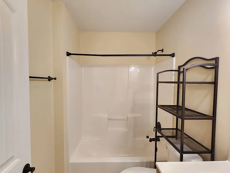 129 Aurora Dr #5 — Photo 14