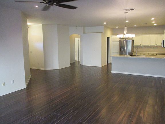 4th image of 719 N Tangerine Dr