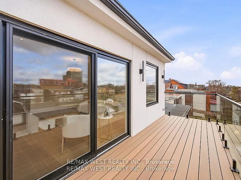 390 Saint Clarens Ave #UPPER — Photo 15