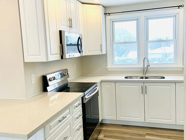 513 Rossland Rd E #UPPER — Photo 6