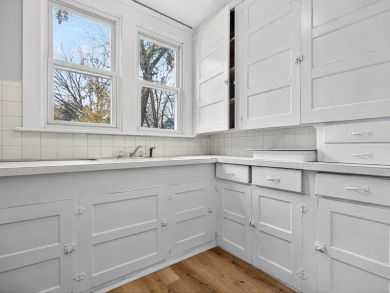 458 Kling St — Photo 8