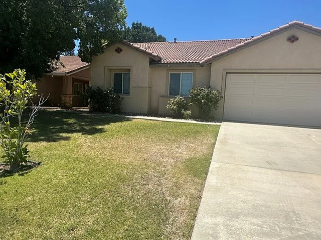 4 bed, 1875 sqft, $2,450 — Photo 1