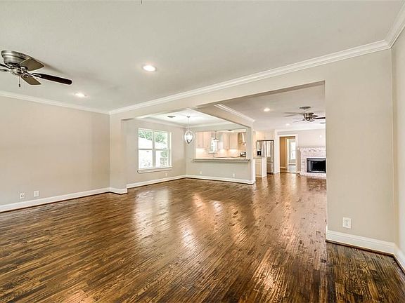 4th image of 726 Finch Ave