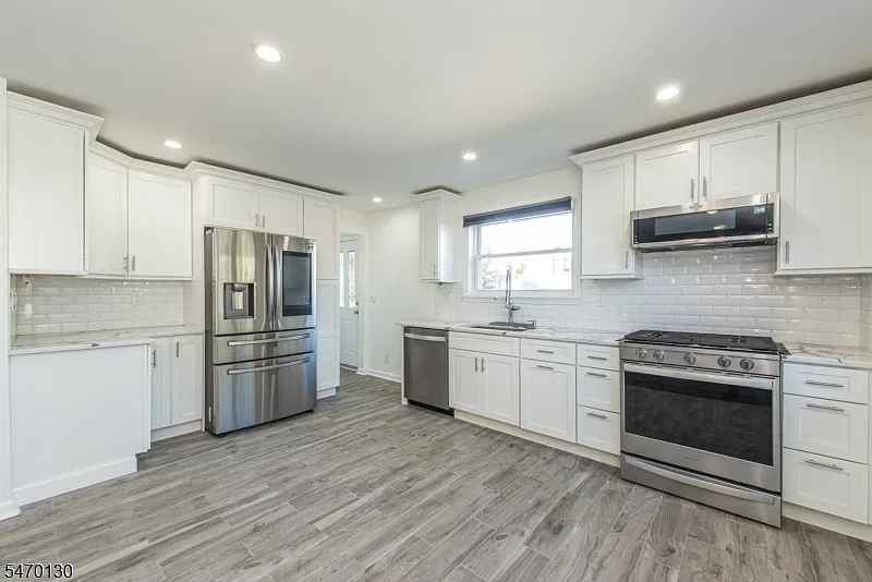 3 bed, 2.0 bath, $3,500 — Photo 3