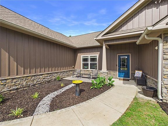 3rd image of 38 Winter Hawk Dr