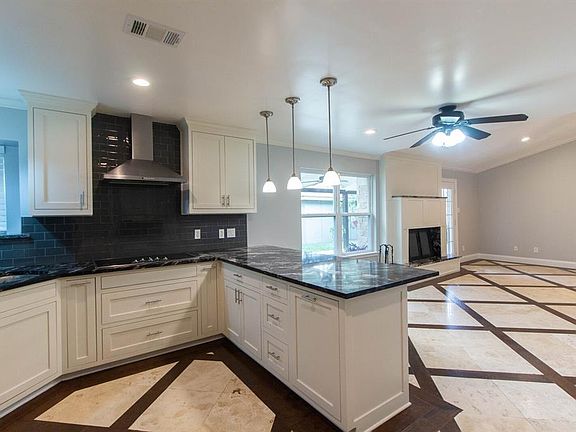 3rd image of 7813 Creek Wood Dr