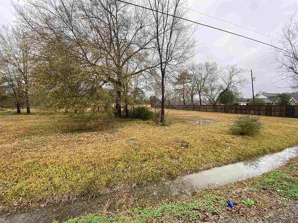 2nd image of 4020 Bennett Rd