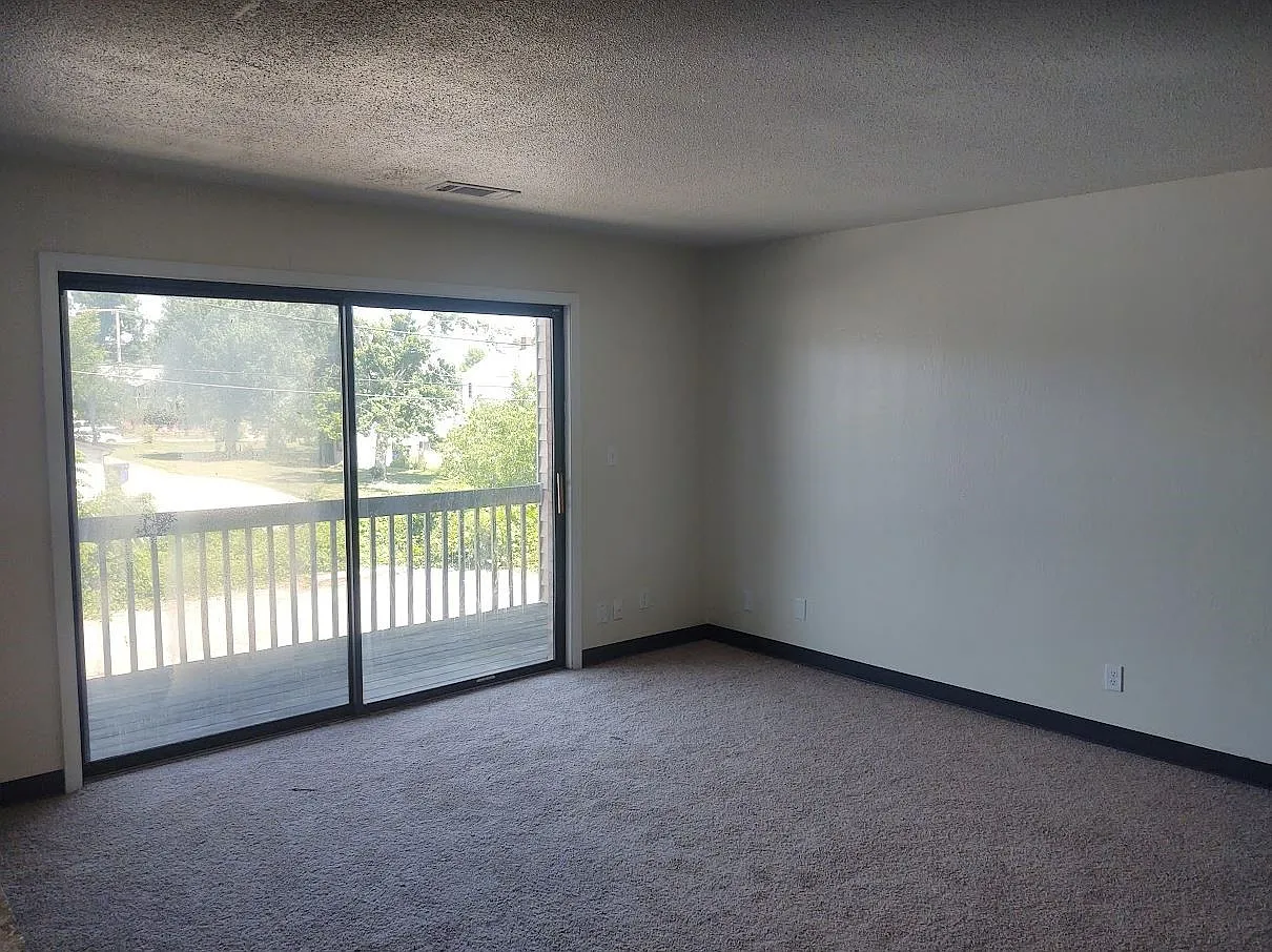 2 bed, 1100 sqft, $850 — Photo 2