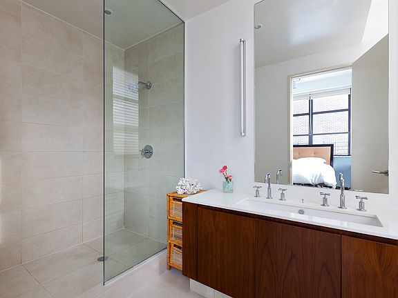 4th image of 10-55 47th Ave #2D