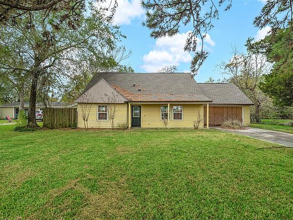 3rd image of 305 Holly Dr