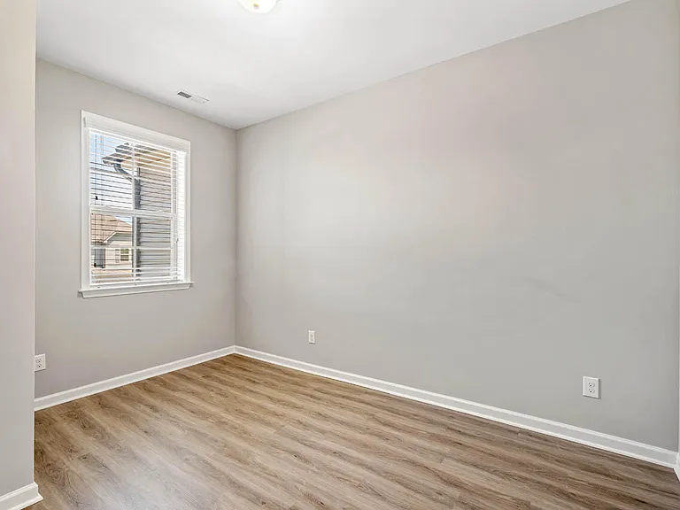 506 Aronia — Photo 32