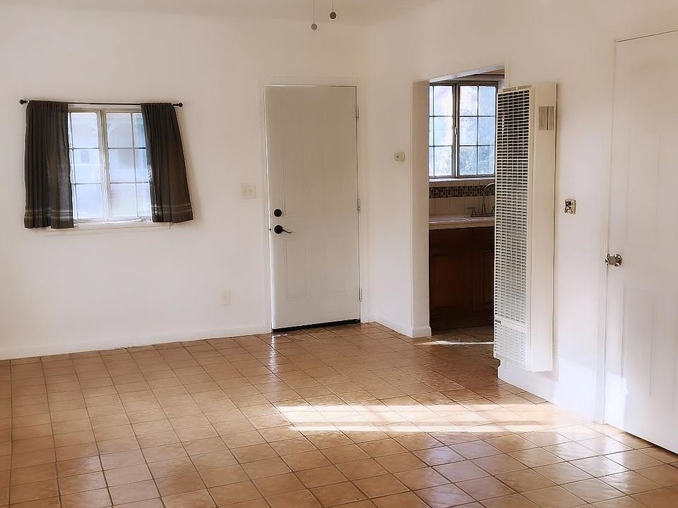 2nd image of 12515 1/2 S Downey Ave