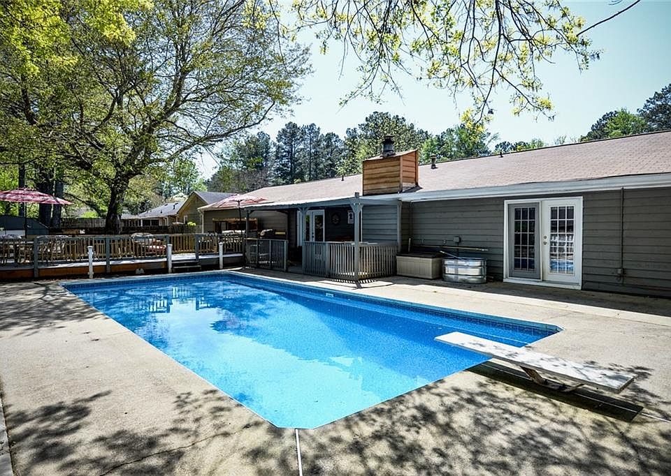 1st image of 4240 Meadow Way