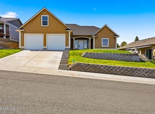 510 N 15th St, Selah, WA