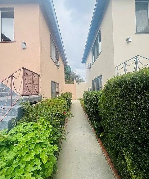 12823 Burbank Blvd — Photo 4