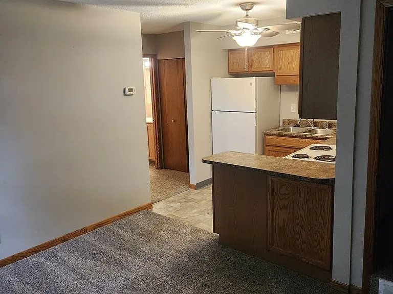 Pleasant Court Apartments — Photo 11